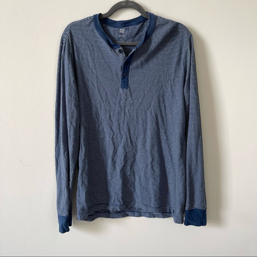 Men’s GAP Henley Striped blue and white long sleeve tee shirt size M